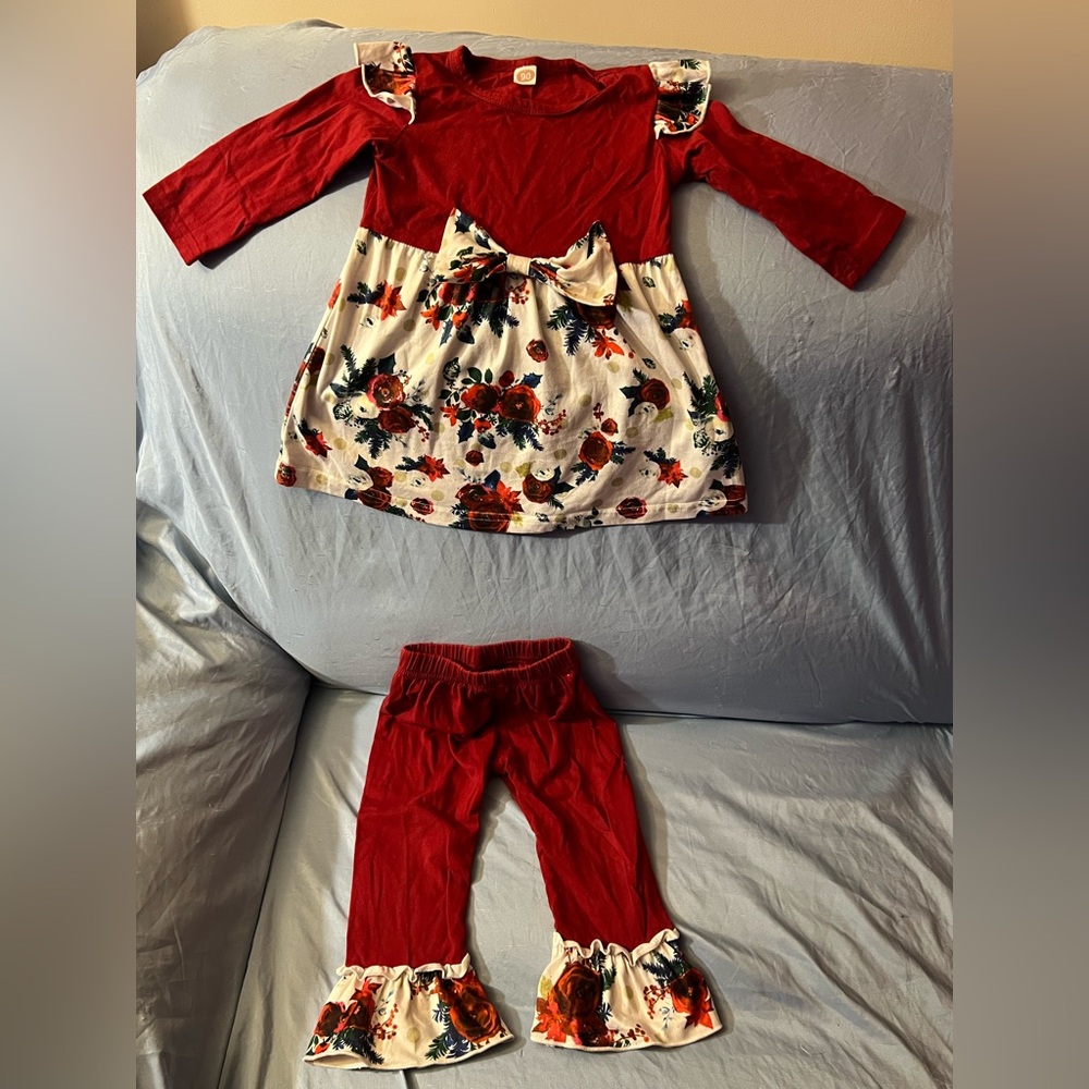 Red and white floral shirt with Leggings